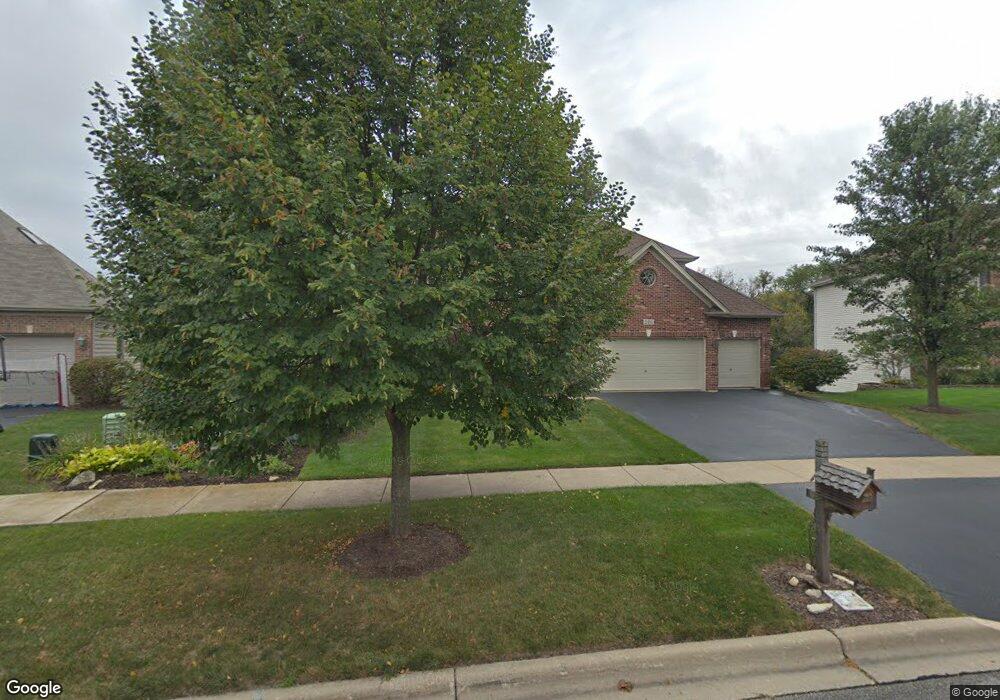 261 Johnson Woods Dr, Batavia, IL 60510 - photo 1