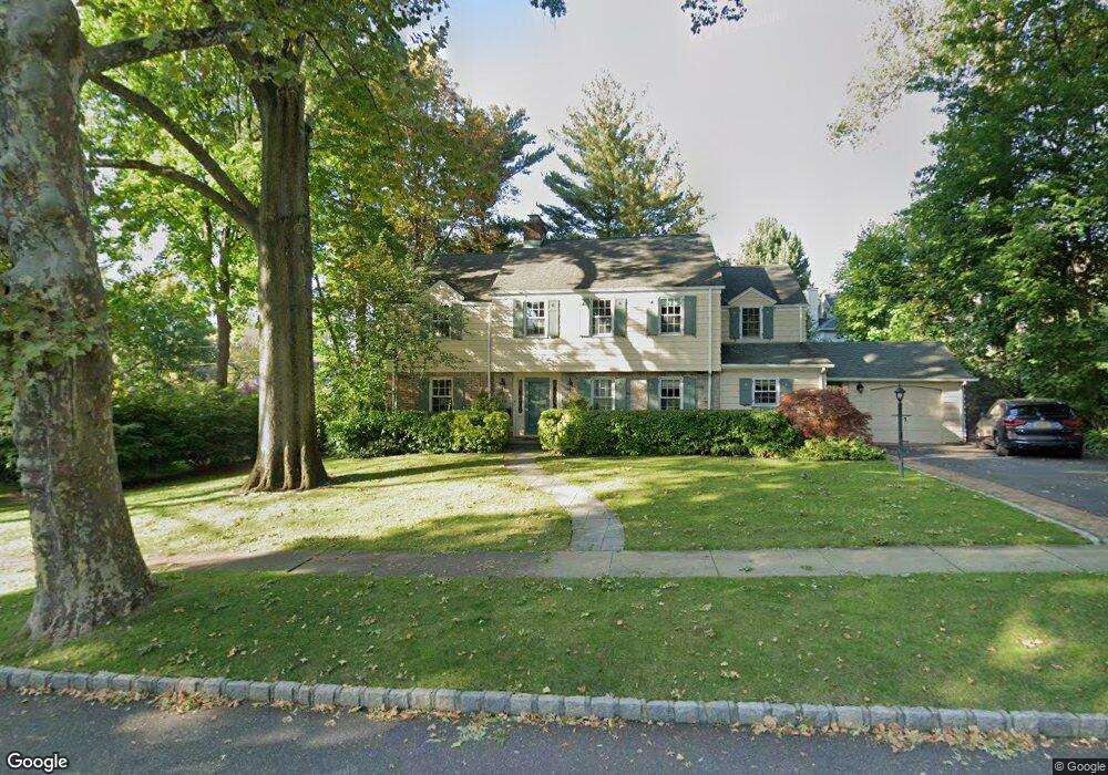 139 Hill Park Ave, Great Neck, NY 11021 - photo 1