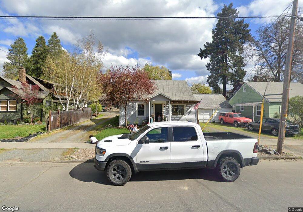 715 NW 2nd St, Grants Pass, OR 97526 - photo 1