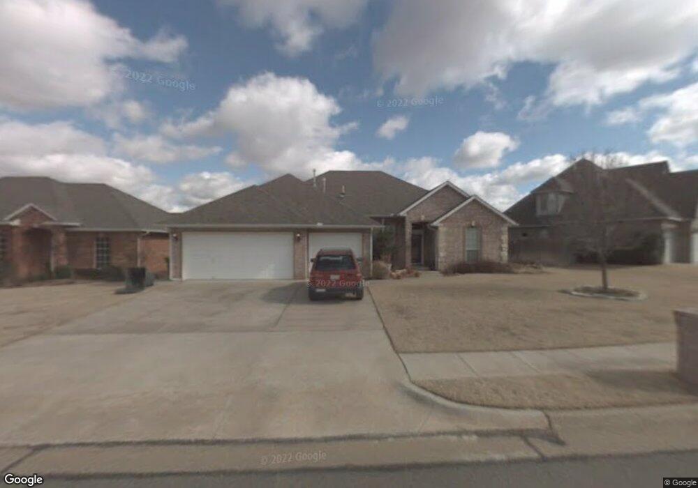 1800 Lancaster Dr, Edmond, OK 73012 - photo 1