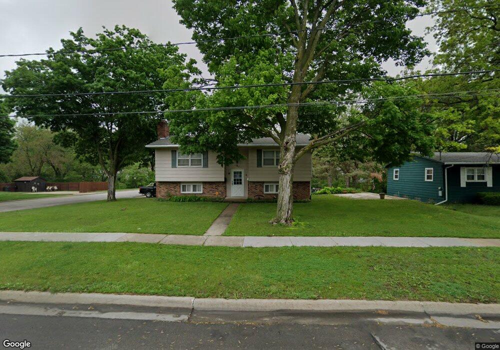 3048 W 9th St, Waterloo, IA 50702 - photo 1