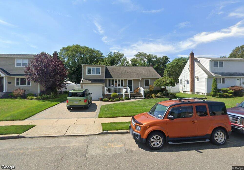 622 Arlington Dr, Seaford, NY 11783 - photo 1