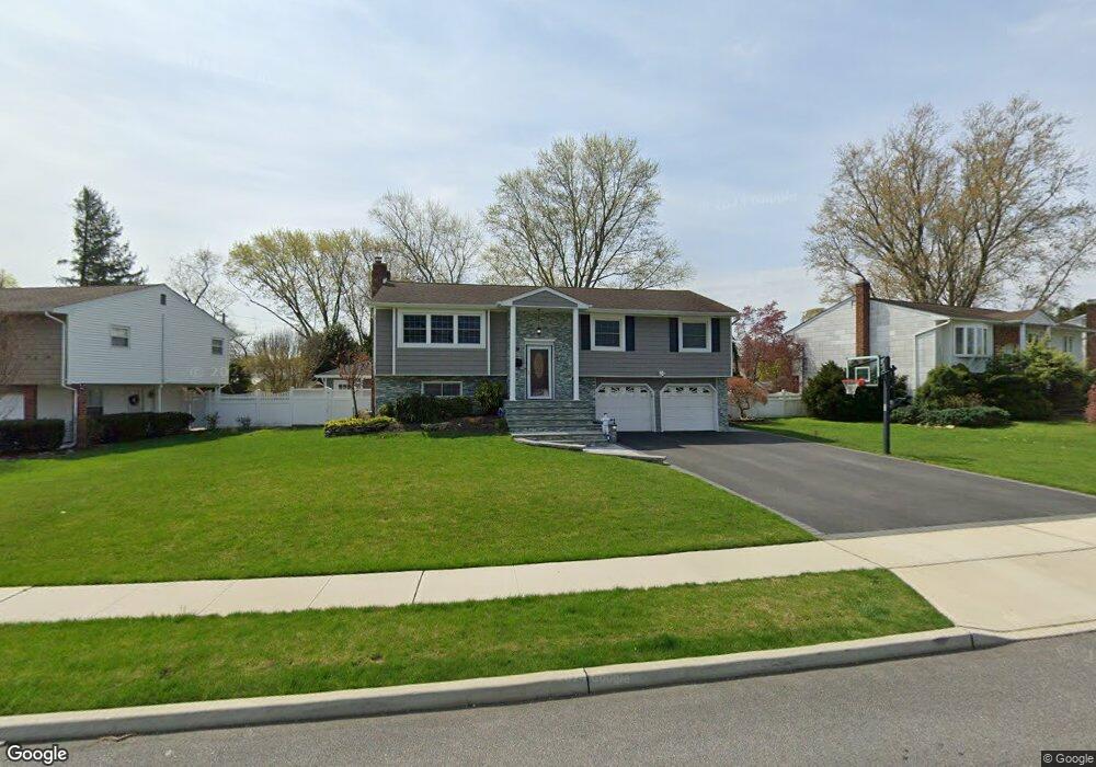 24 Pebble Place, ComMacK, NY 11725 - photo 1