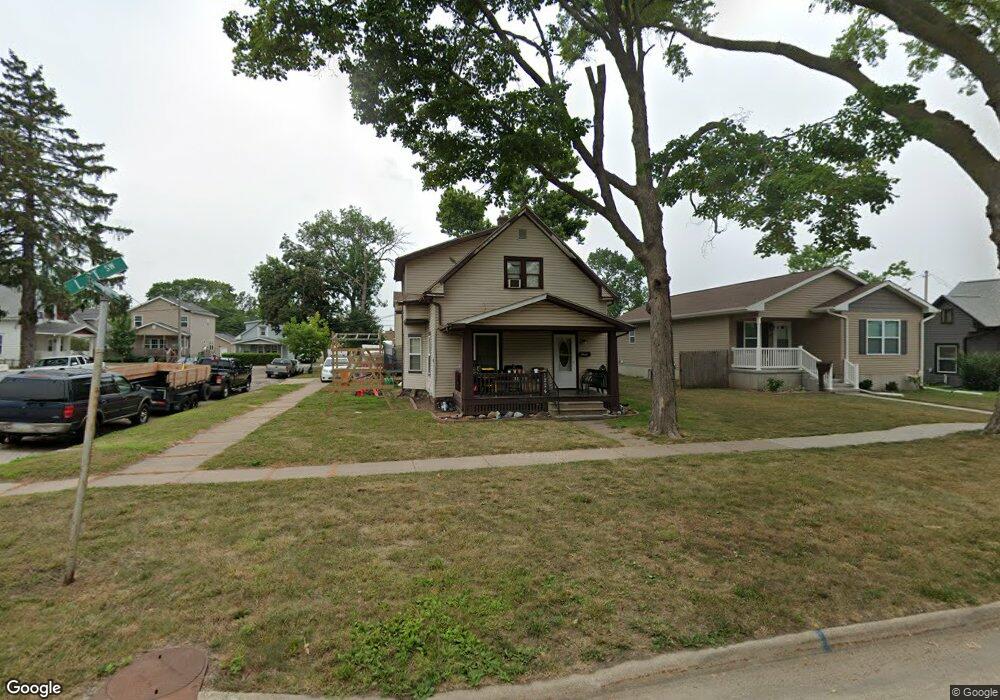1224 L St SW, Cedar Rapids, IA 52404 - photo 1