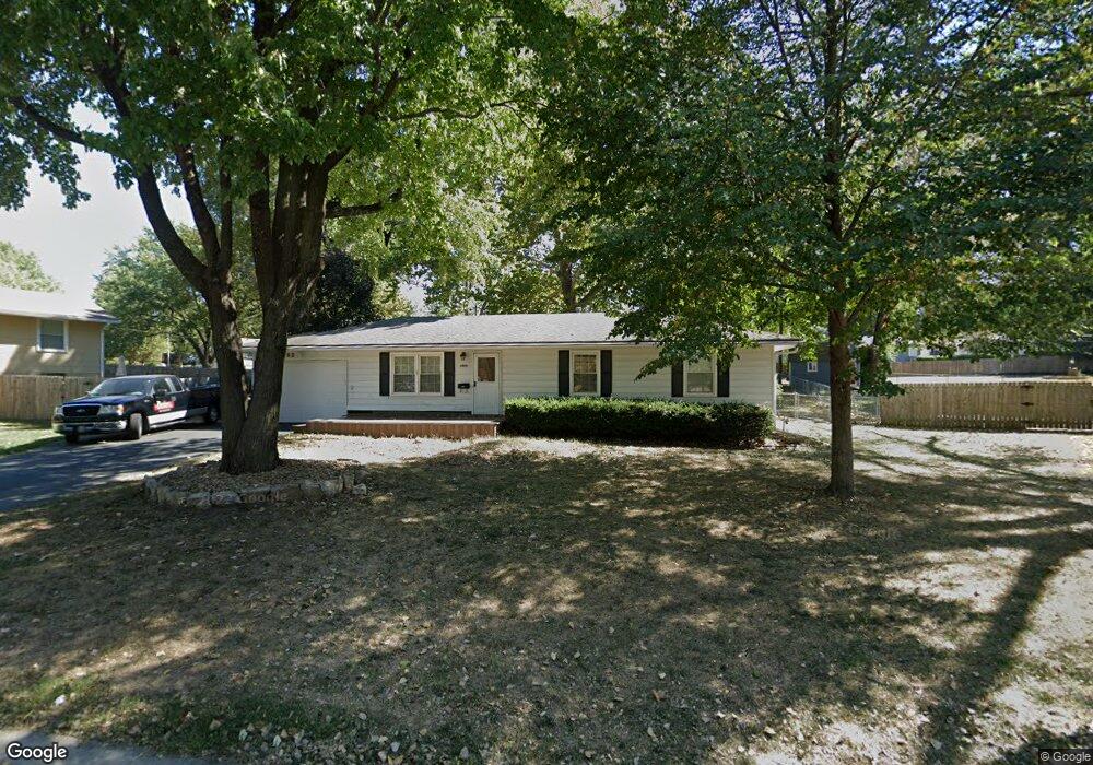 6903 Halsey Dr, Shawnee, KS 66216 - photo 1