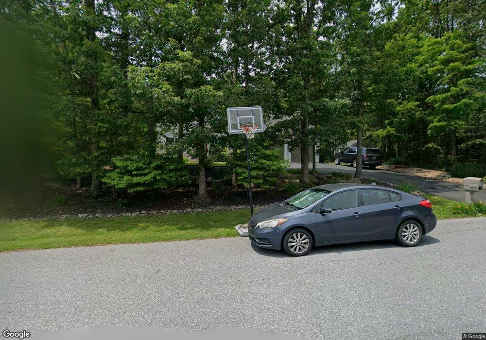 2214 Pin Oak Ln, Slatington, PA 18080 - photo 1