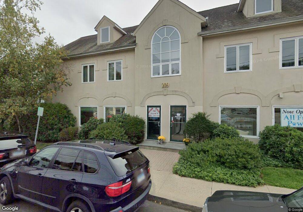209 Davis Ave unit 2nd Floor, Greenwich, CT 06830 - photo 1