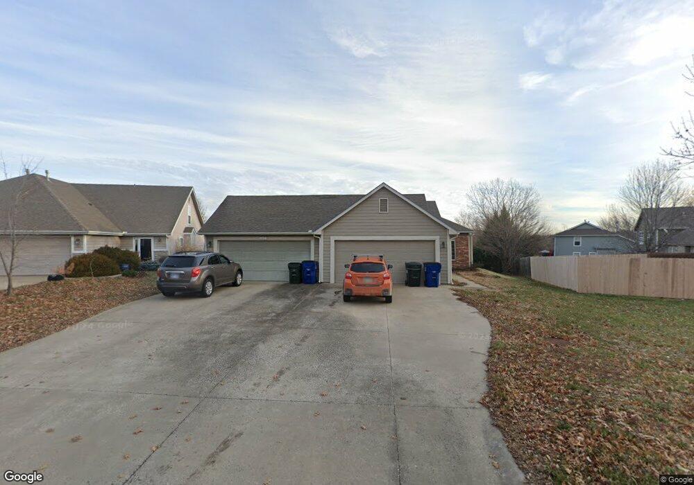 924 N Fieldstone Dr, Lawrence, KS 66049 - photo 1