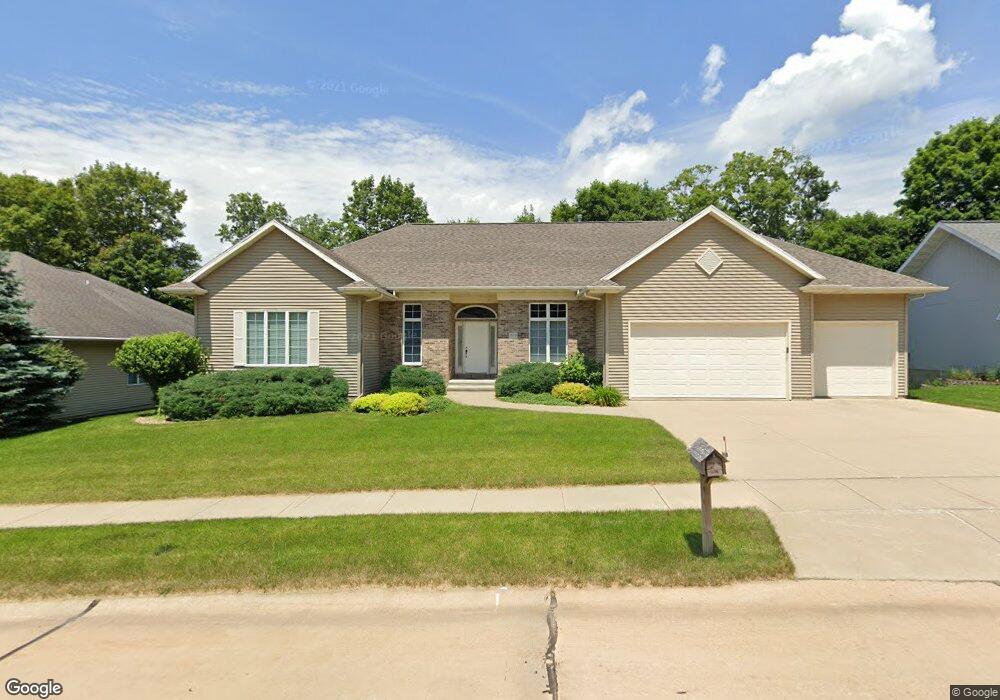 300 McKinsie Ct NE, Cedar Rapids, IA 52402 - photo 1