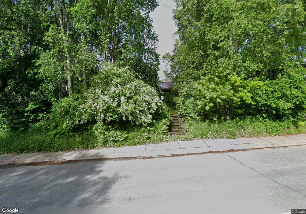 1552 E St, Anchorage, AK 99501 - photo 1