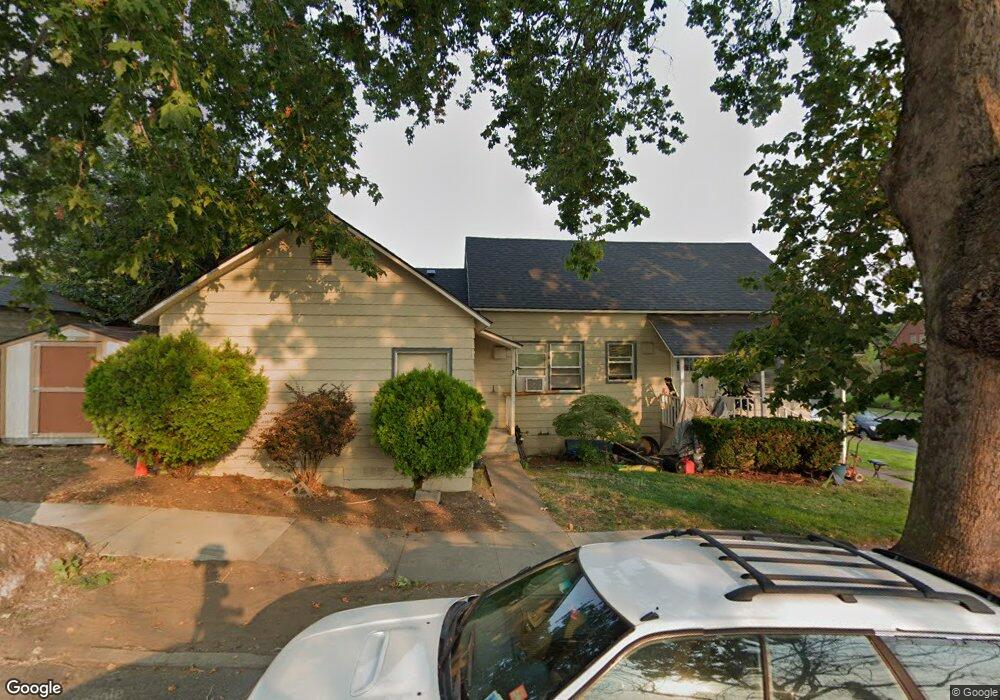 102 W 10th St, the Dalles, OR 97058 - photo 1