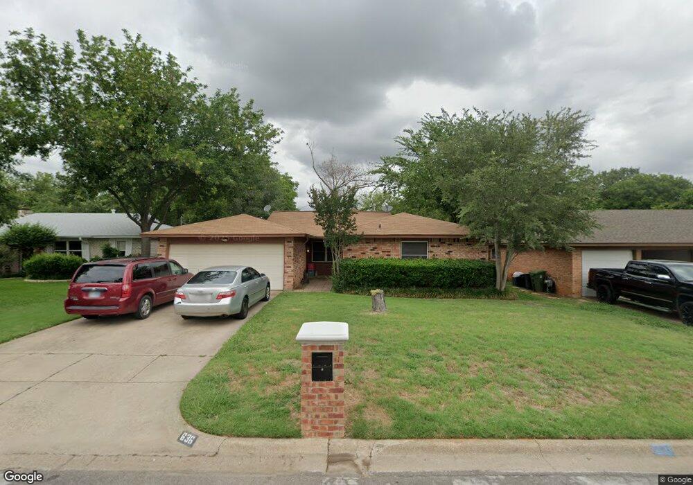 636 Oak Dr, Hurst, TX 76053 - photo 1
