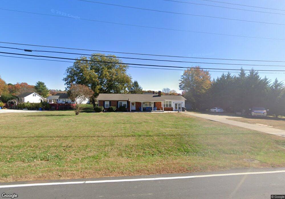 408 N Greenbriar Rd, Statesville, NC 28625 - photo 1