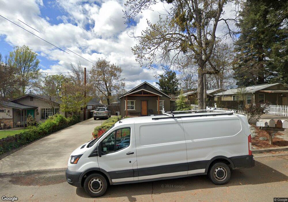 932 NE 12th St, Grants Pass, OR 97526 - photo 1