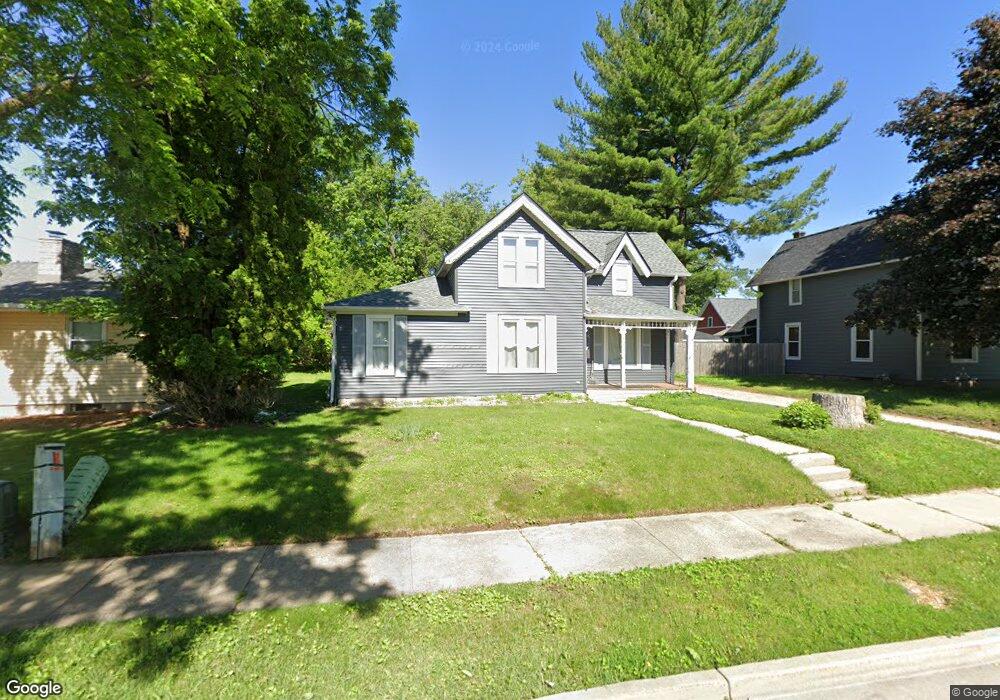 162 S Maple St, Oconomowoc, WI 53066 - photo 1