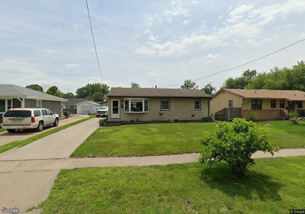 1021 E Shawnee Ave, Des Moines, IA 50313 - photo 1