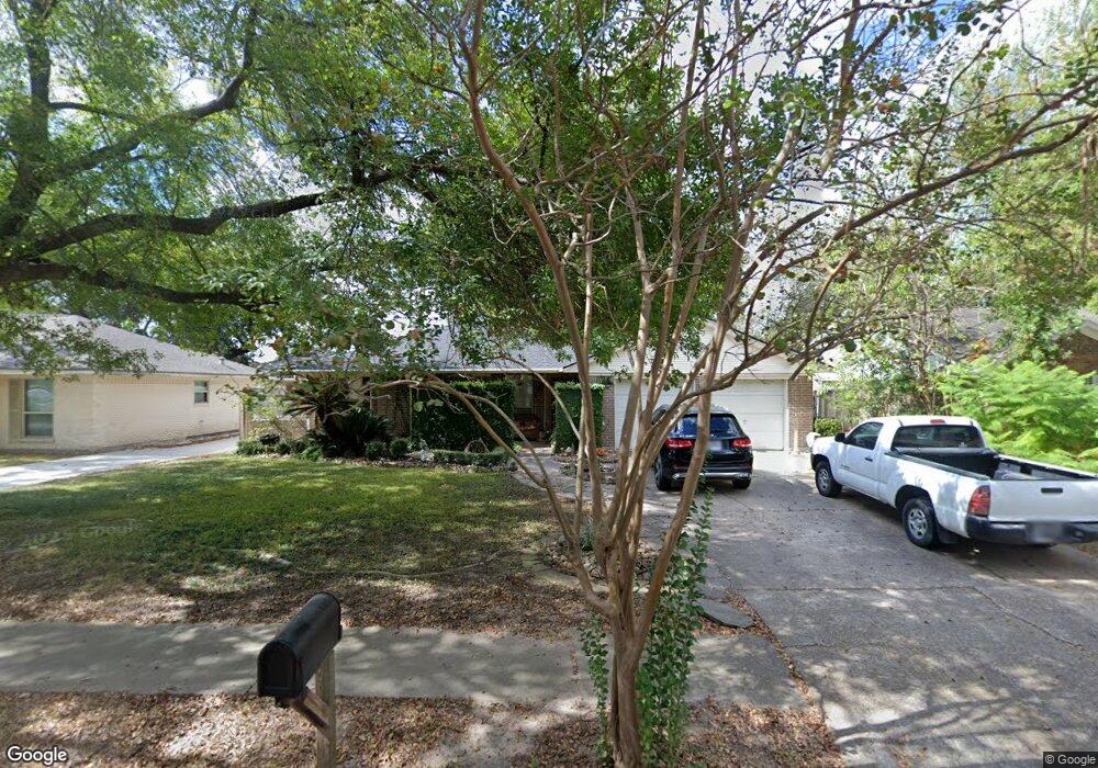 8211 Bayou Forest Dr, Houston, TX 77088 - photo 1