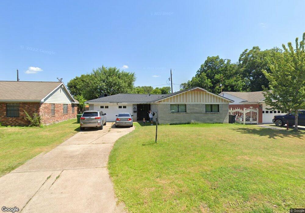 906 Helms Rd, Houston, TX 77088 - photo 1