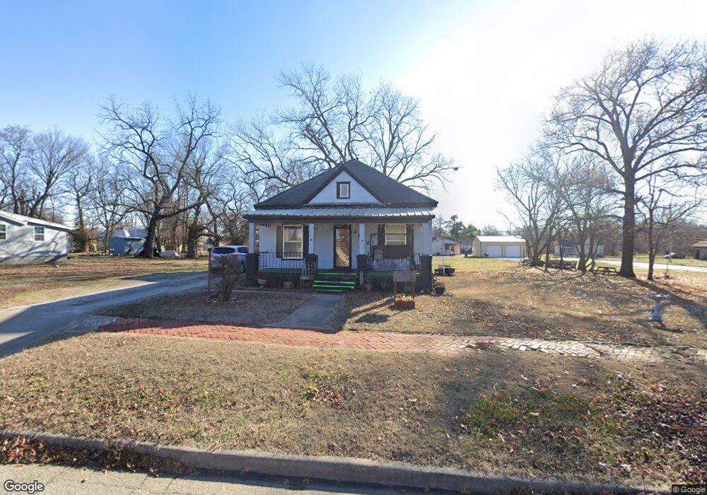 2122 Morgan Ave, Parsons, KS 67357 - photo 1