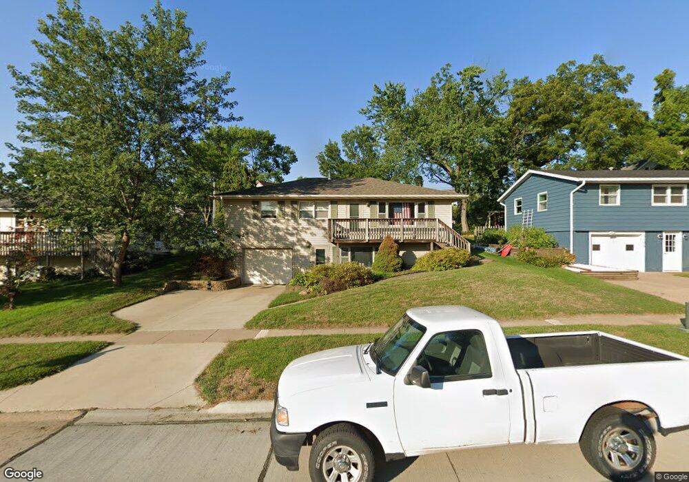 3114 Outlook Dr SW, Cedar Rapids, IA 52404 - photo 1