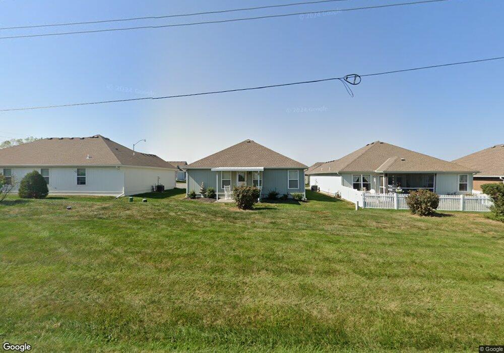 527 Neptune Dr, Raymore, MO 64083 - photo 1