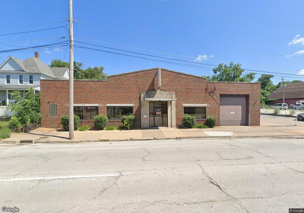 1040 W 4th St unit B, Davenport, IA 52802 - photo 1