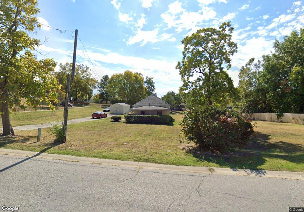 9415 W 49th St, Shawnee, KS 66203 - photo 1