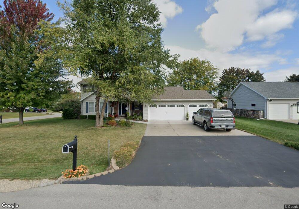 W6040 Pearl Dr, Appleton, WI 54915 - photo 1