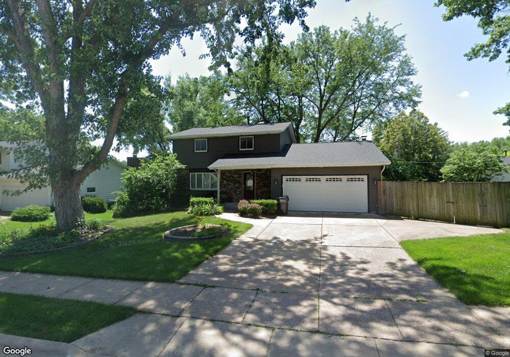 2747 E 32nd St, Davenport, IA 52807 - photo 1