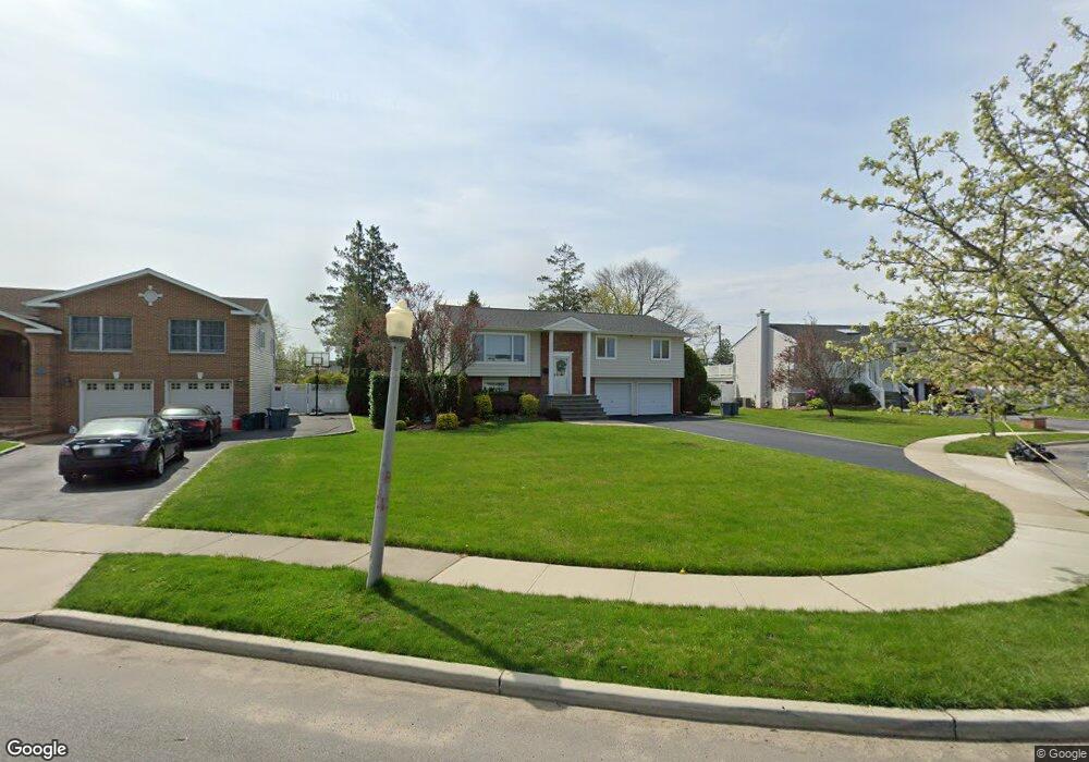 14 Pebble Place, ComMacK, NY 11725 - photo 1