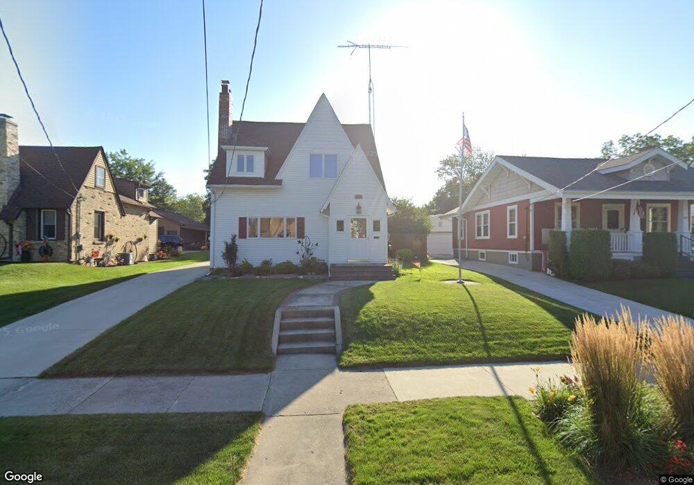 925 N 17th St, Manitowoc, WI 54220 - photo 1