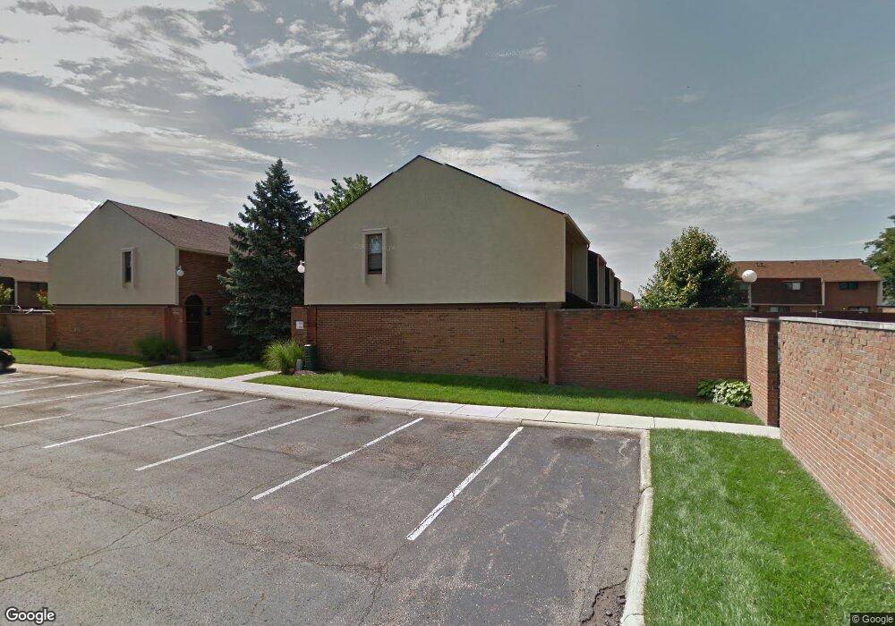 1823 Willoway Cir N, Columbus, OH 43220 - photo 1