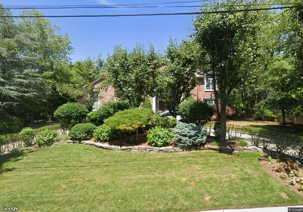 237 Lyncrest Rd, Englewood Cliffs, NJ 07632 - photo 1