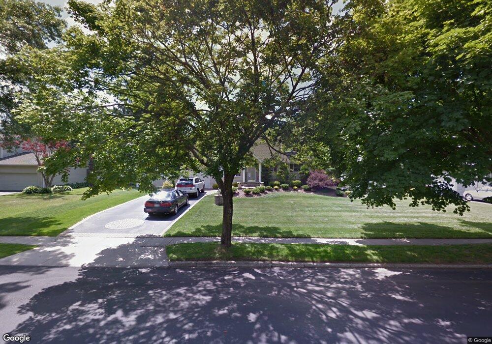 14 Pawnee Dr, ComMacK, NY 11725 - photo 1