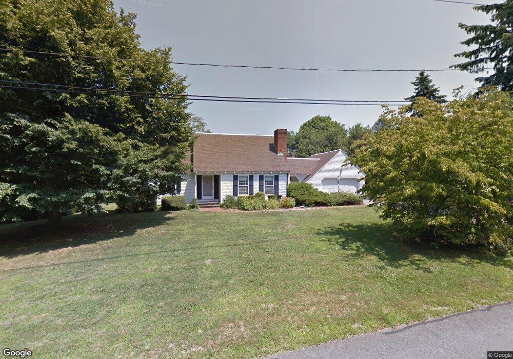 7 Circle Dr, Middletown, RI 02842 - photo 1