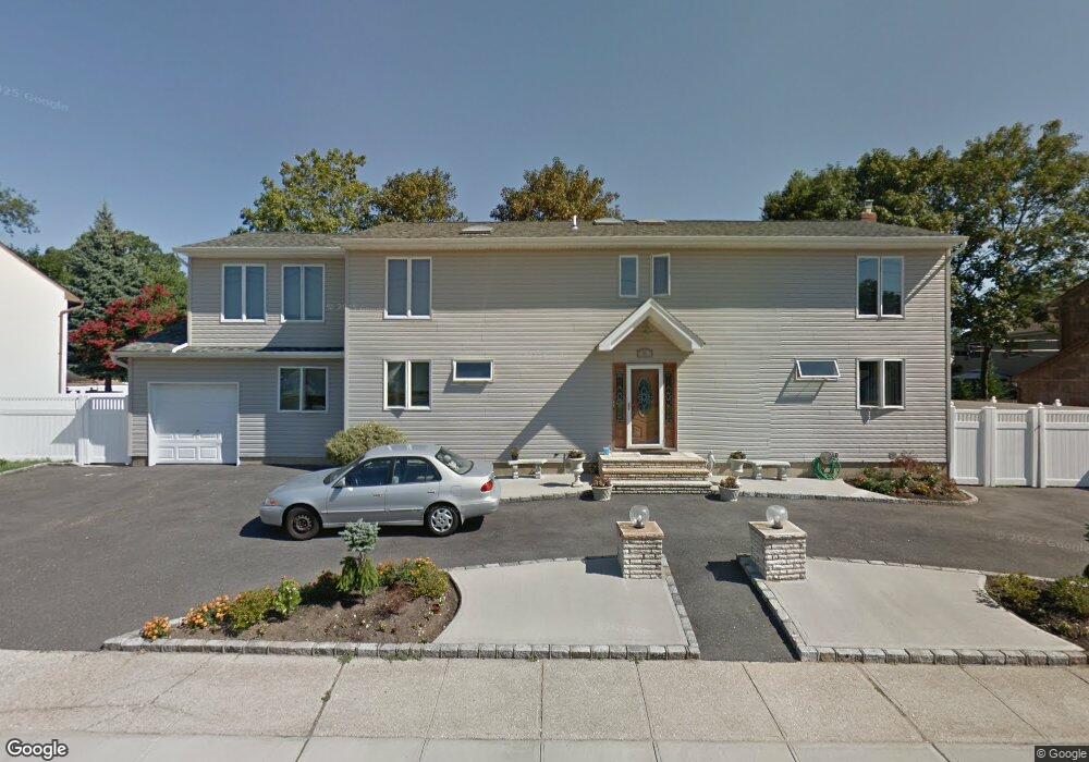 4 Albergo Ct, Bethpage, NY 11714 - photo 1