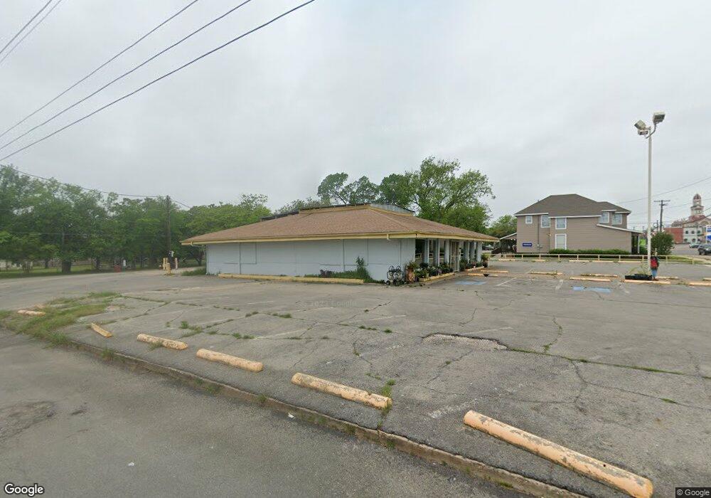 416 E Sam Rayburn Dr, Bonham, TX 75418 - photo 1