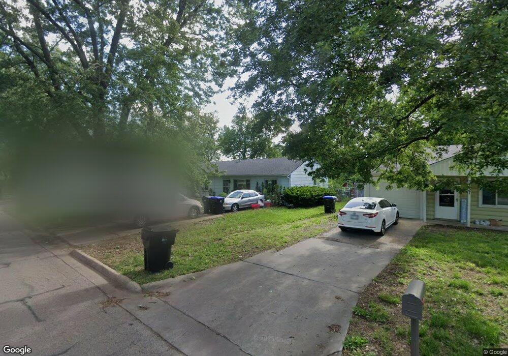 3347 SW Westview Ave, Topeka, KS 66611 - photo 1