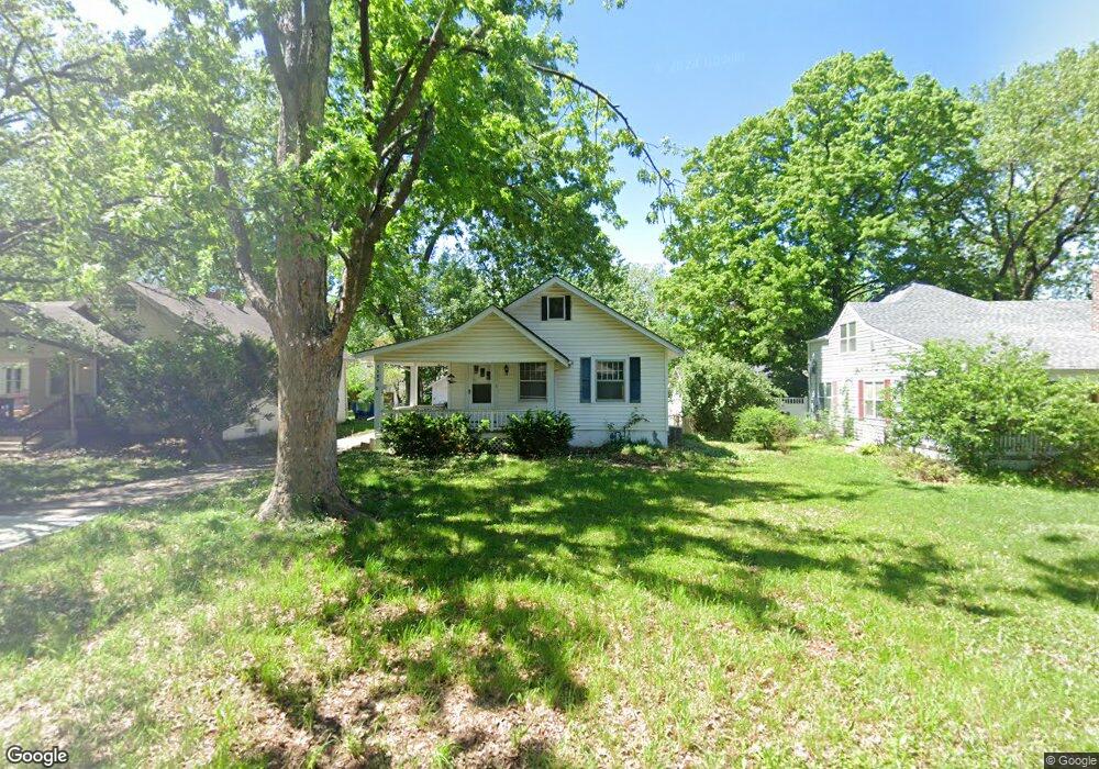 1107 SW Webster Ave, Topeka, KS 66604 - photo 1