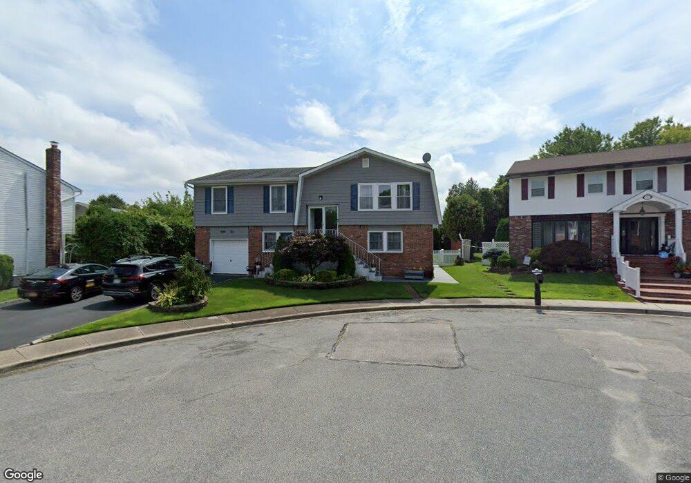 52 Felicia Ct, Plainview, NY 11803 - photo 1