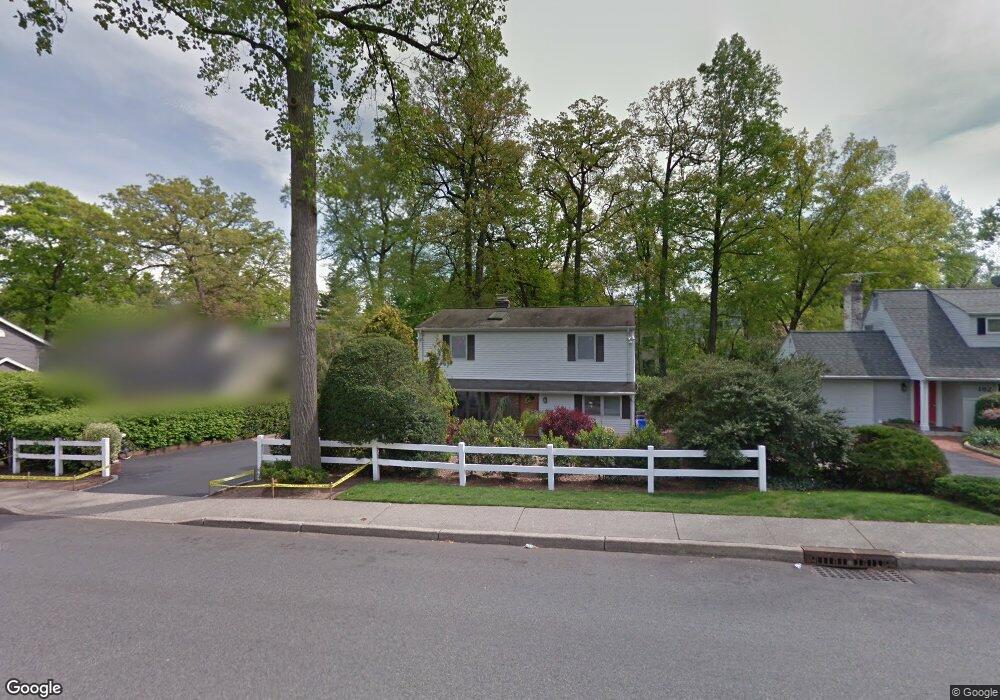 160 Riveredge Rd, Tenafly, NJ 07670 - photo 1