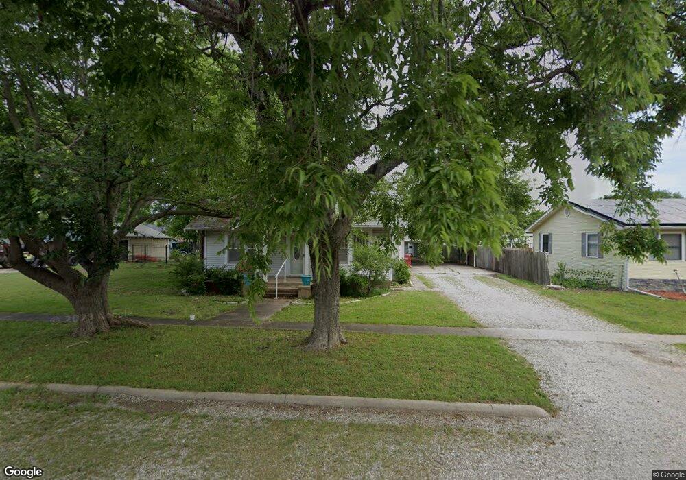 406 W Walnut St, Whitewright, TX 75491 - photo 1