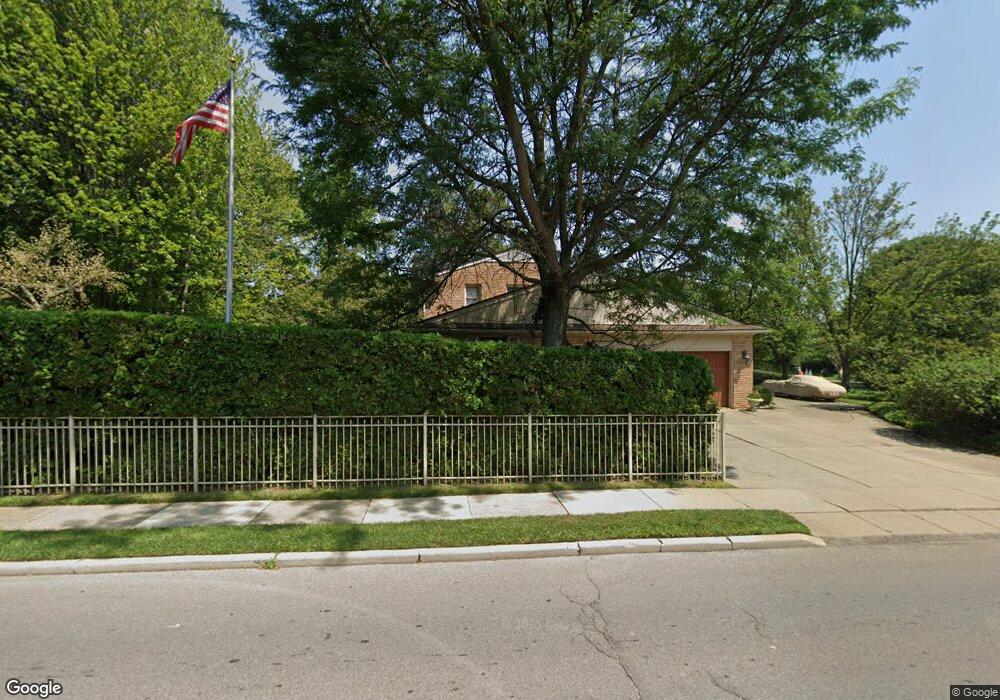 357 Lake Shore Rd, Grosse Pointe Farms, MI 48236 - photo 1