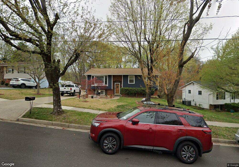 8609 Lagrange St, Lorton, VA 22079 - photo 1