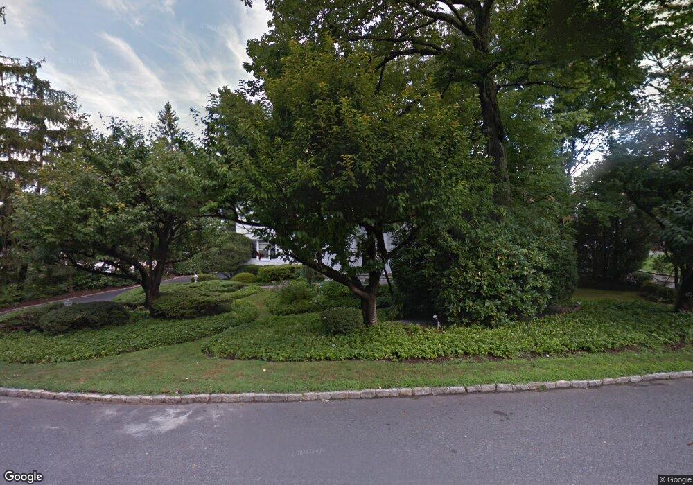 42 Wren Dr, Roslyn, NY 11576 - photo 1