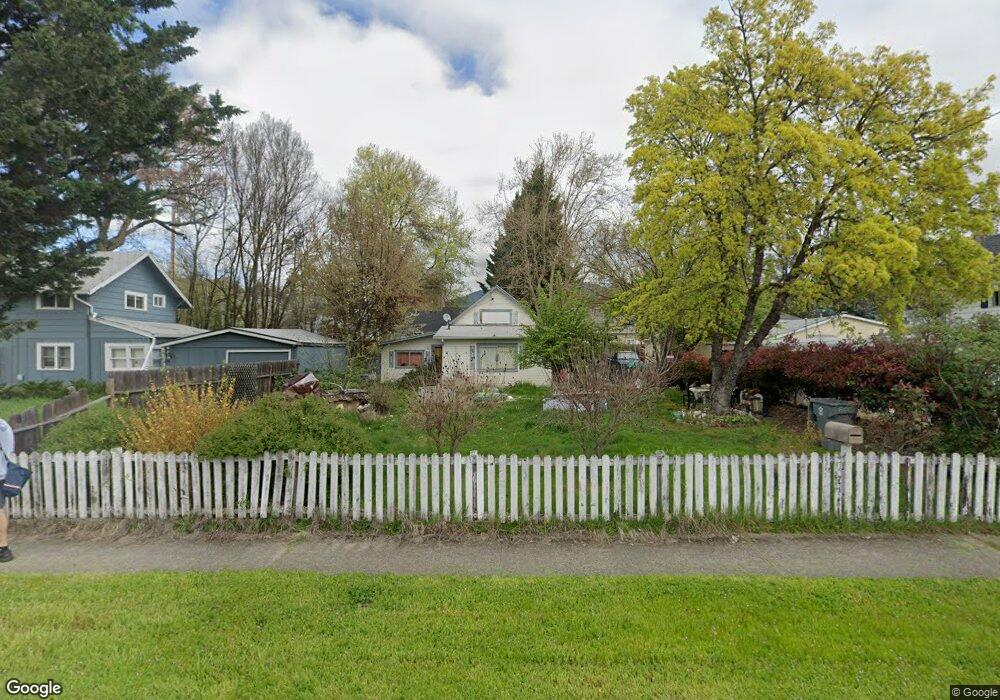 808 NW C St, Grants Pass, OR 97526 - photo 1