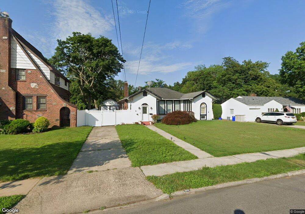 660 Lakeside Dr, Baldwin, NY 11510 - photo 1