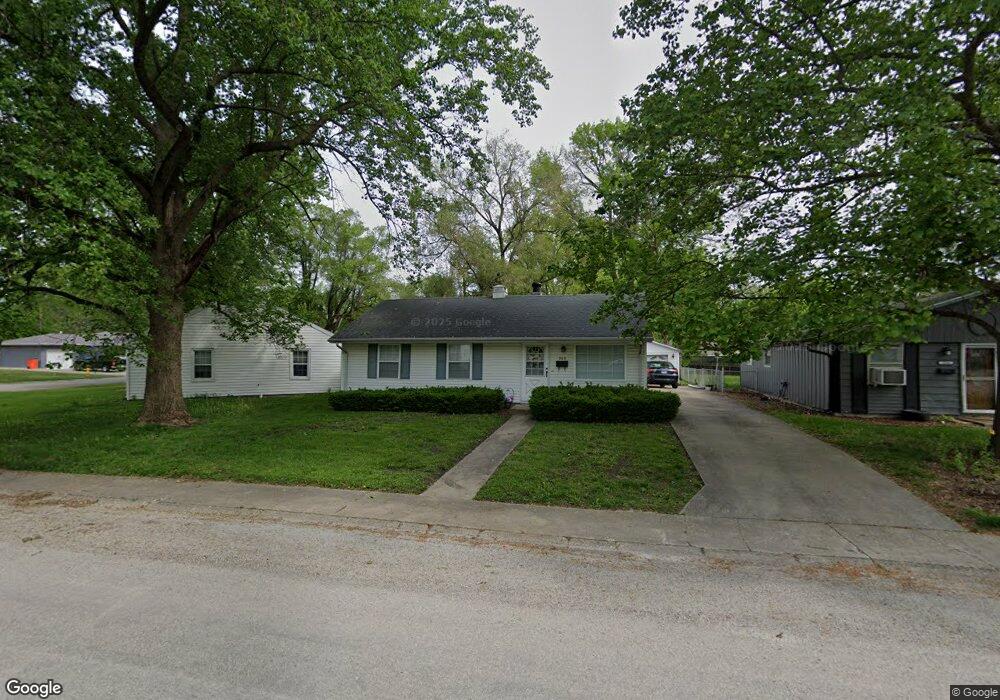 208 Illinois Ave, Mattoon, IL 61938 - photo 1