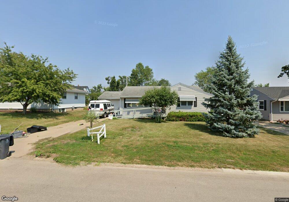 239 23rd St NW, Cedar Rapids, IA 52405 - photo 1