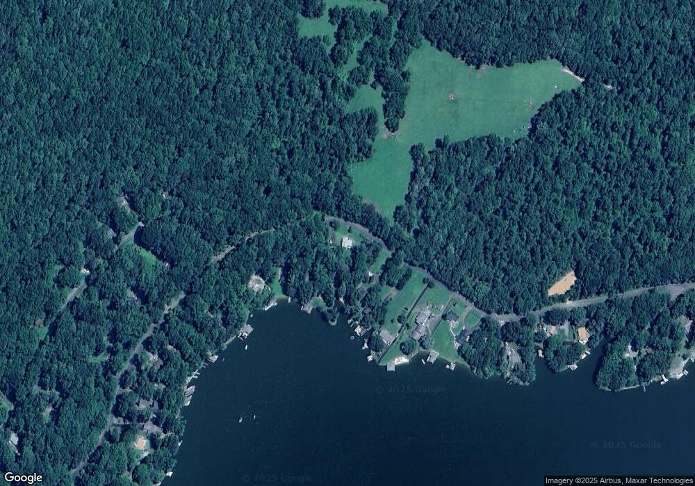 423 N Lakeshore Dr, Louisa, VA 23093 - photo 1